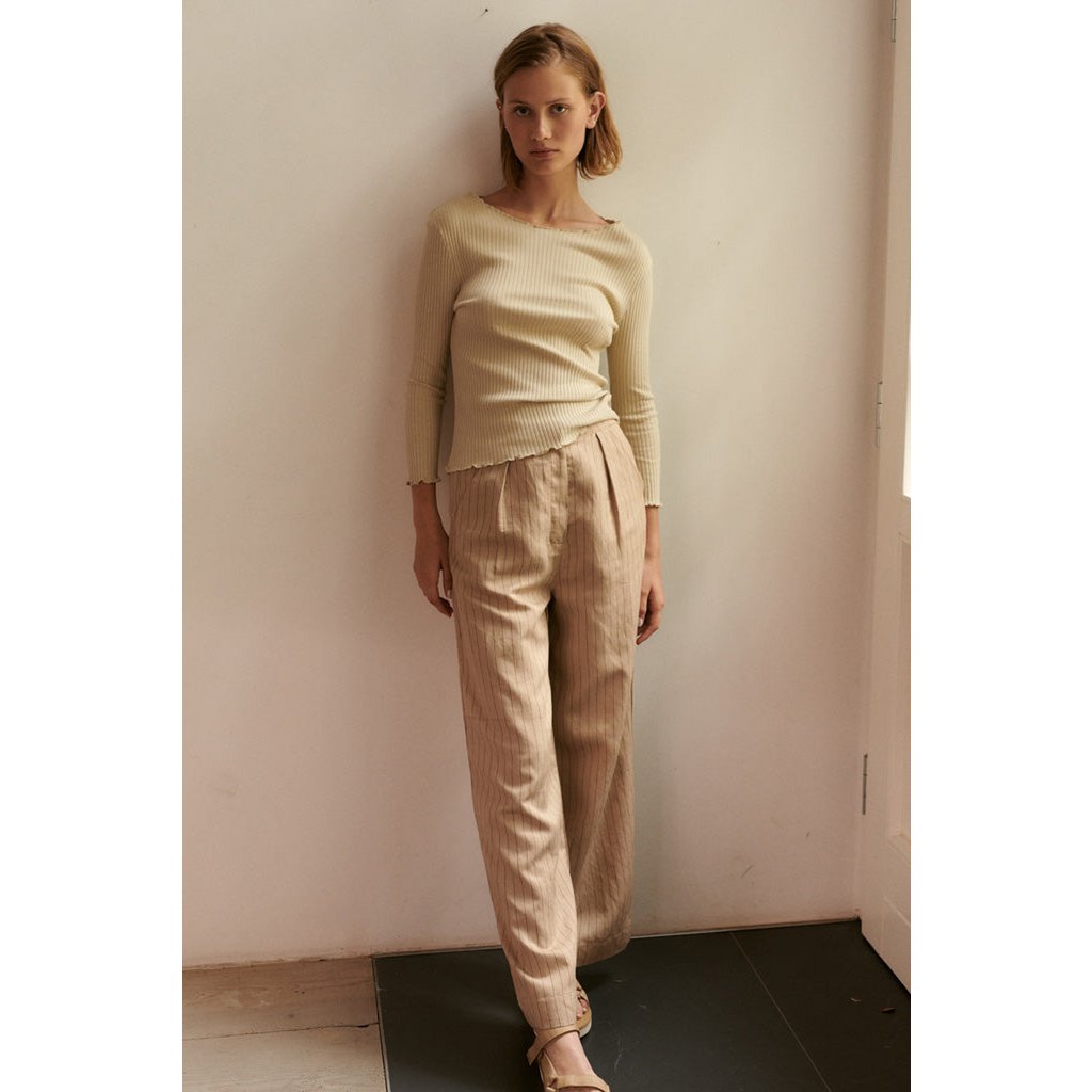 Mila broek in beige/rode strepen voor dames