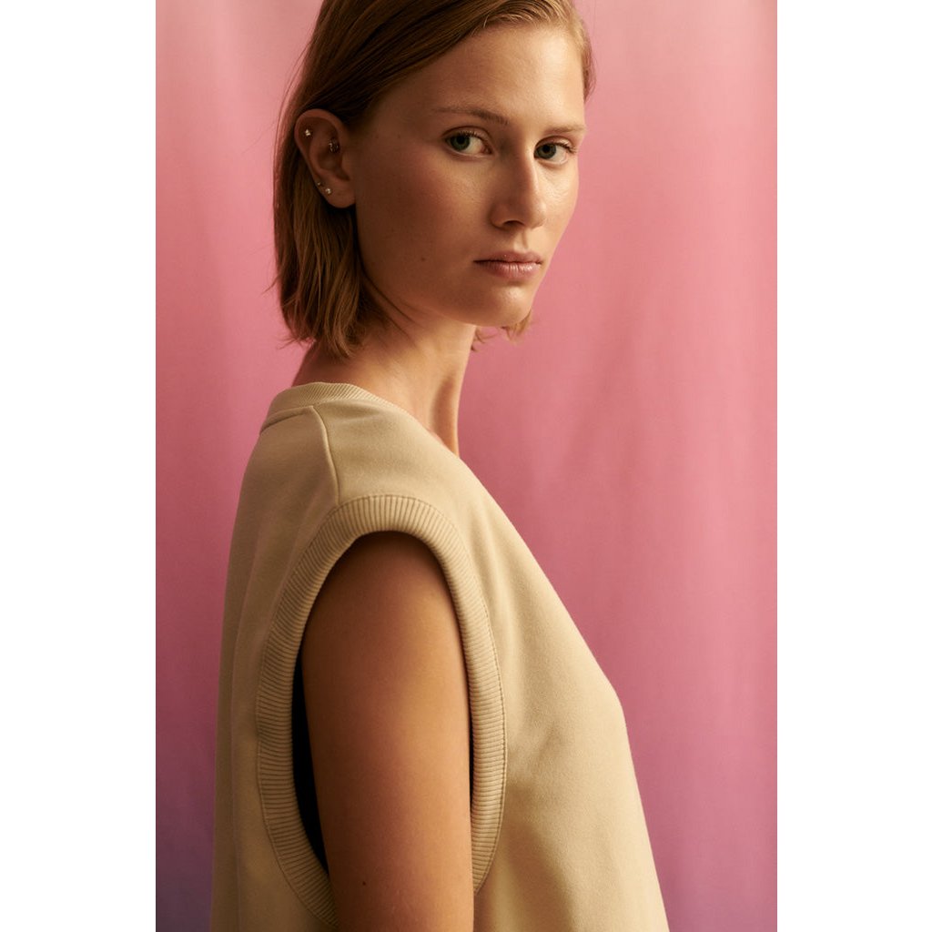 Tabea sweatervest in zandkleur voor dames